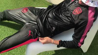 hard-wet-shower-with-arsenal-training-ki